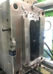 Automotive injection mold design for plastic automotive parts