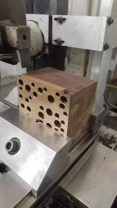 beryllium copper insert for deep core cooling in injection mold