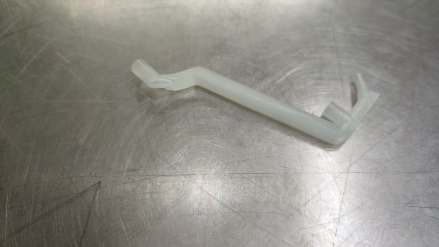 Injection mold gate size and runner design showing plastic flow from the runner into the cavity