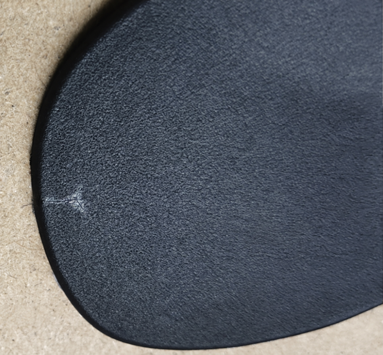 injection mold venting design defect with burn mark on plastic part