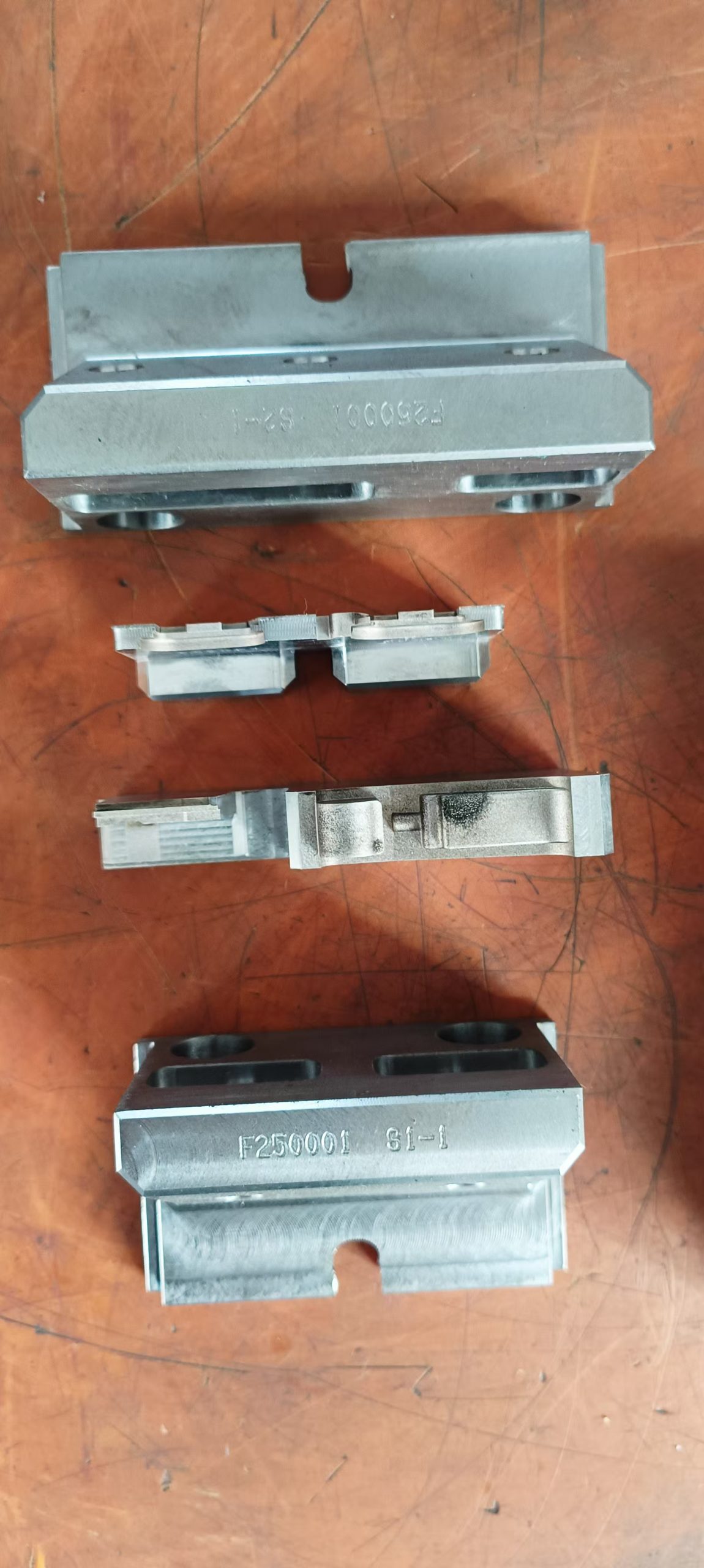 Lifter vs slider in injection mold showing different undercut mechanisms