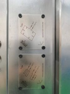 Injection mold cooling circuit identification with clearly marked water inlet and outlet connections