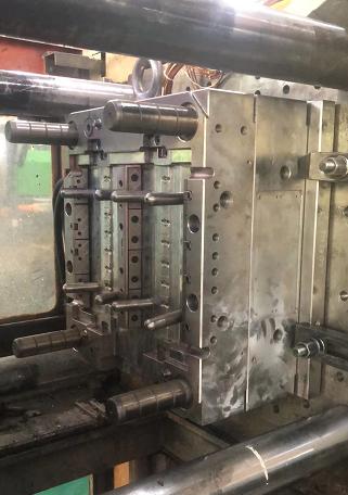 Injection mold trial report showing molding parameters, sample inspection, dimensional results, and mold issues
