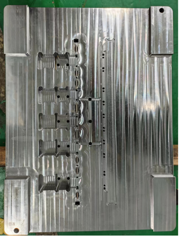 Injection mold wear inspection showing worn mold components and critical inspection areas